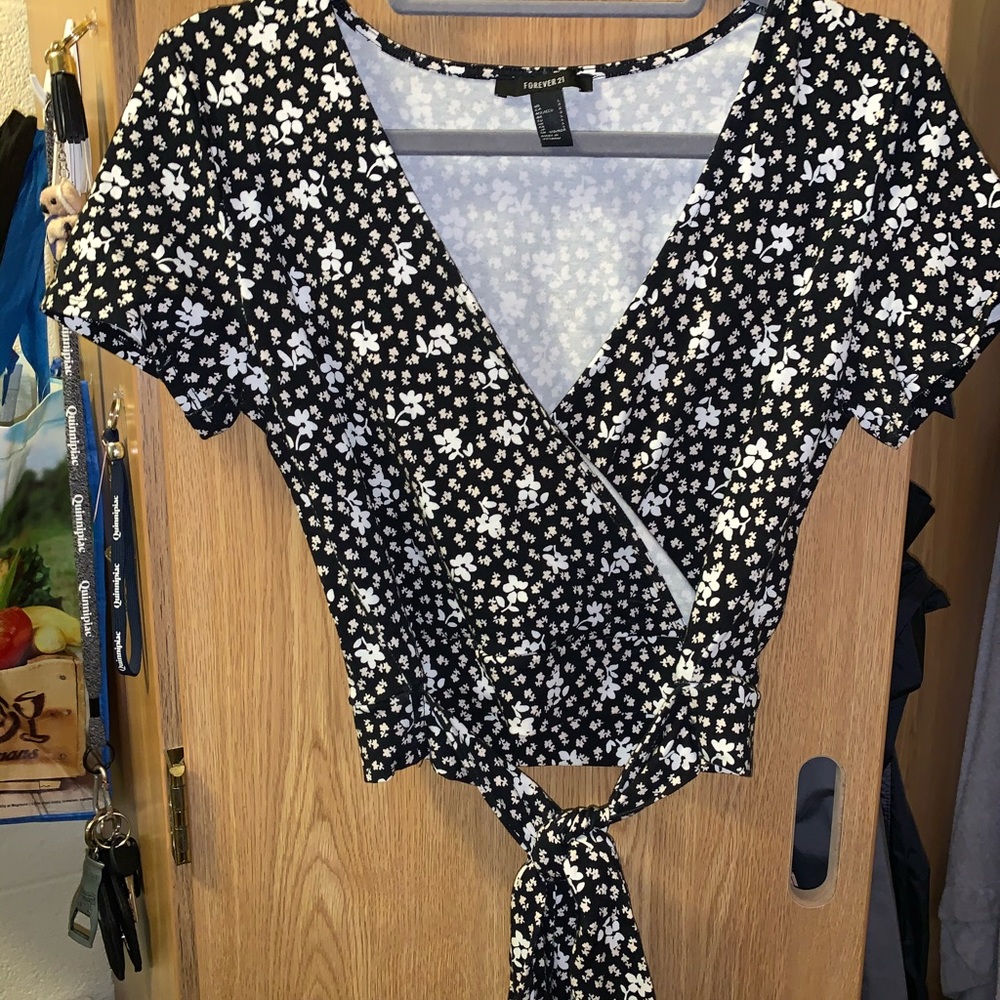 Black floral crop top